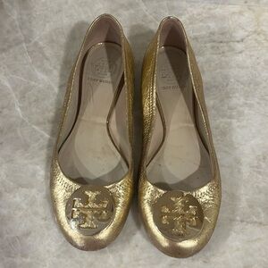 Tory Burch gold ballet flats with gold emblem size 8